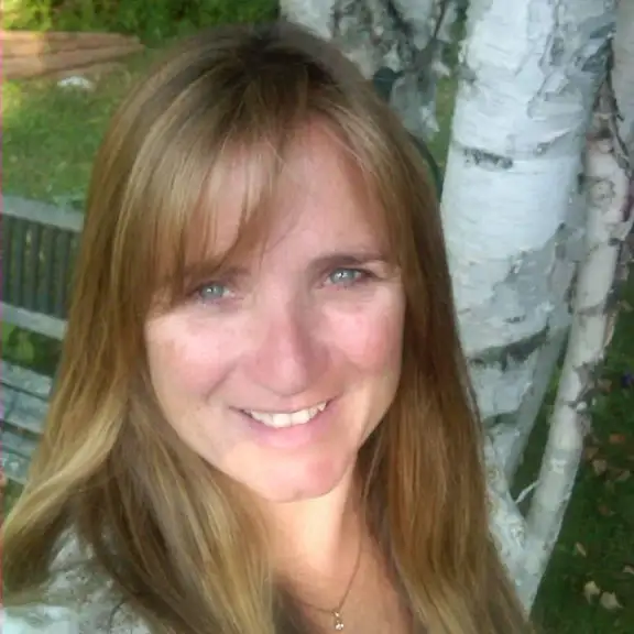 Lindy Henderson